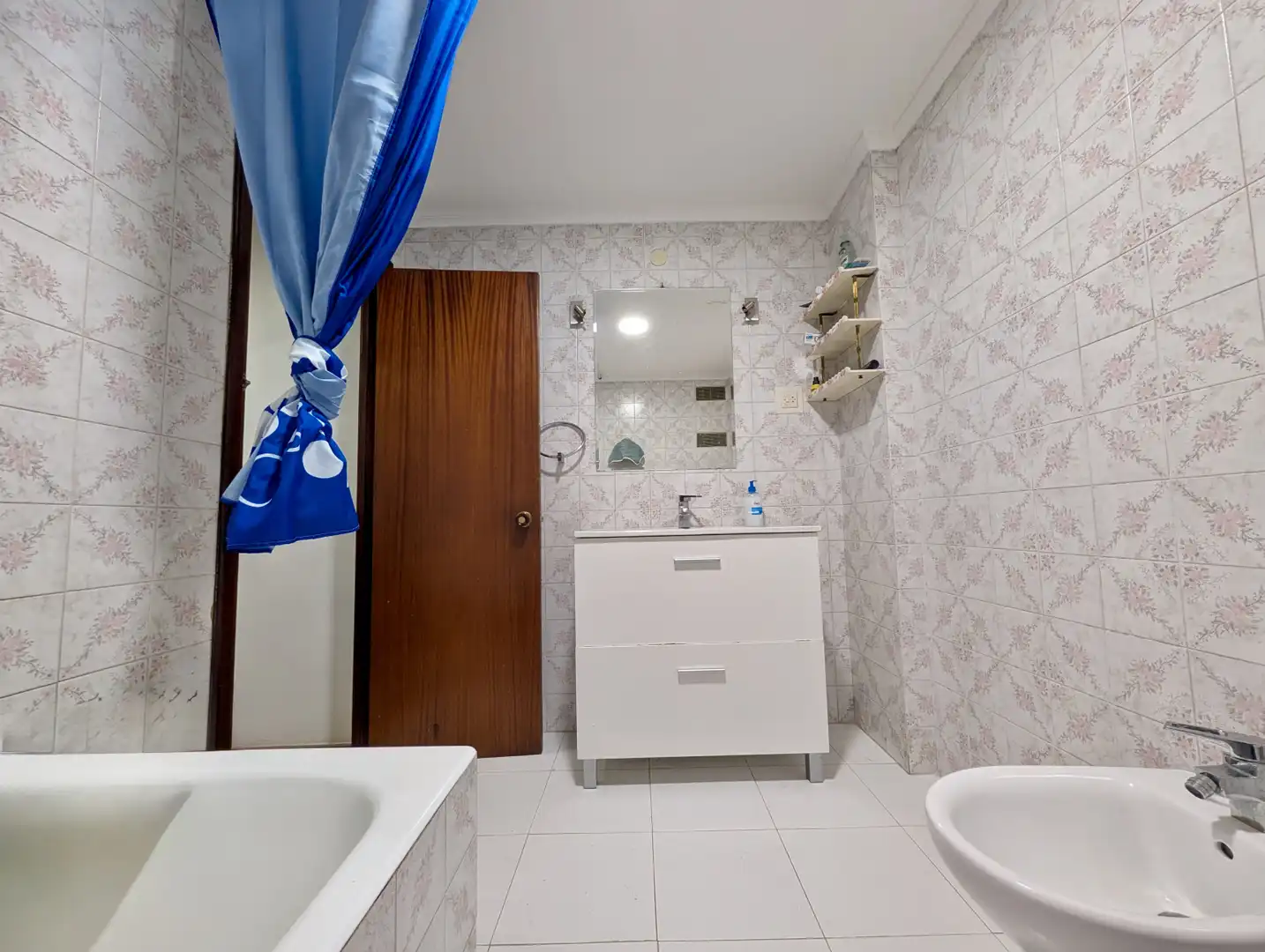 Bathroom of Flat for sale in San Martín del Rey Aurelio  with Heating, Terrace and Storage room