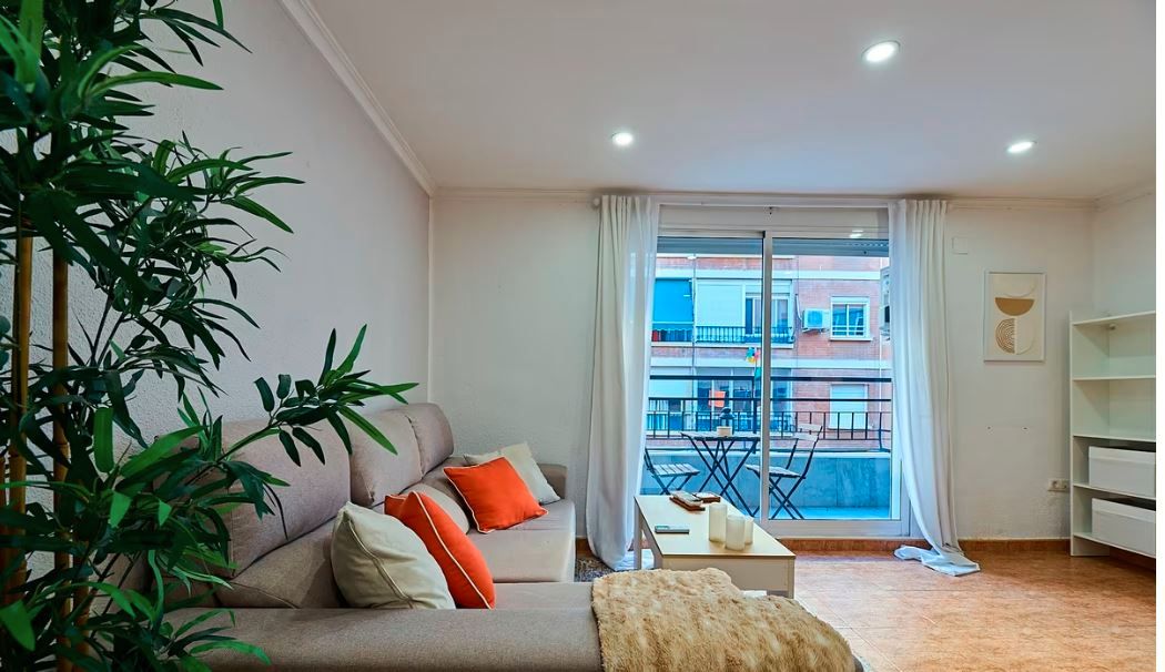 Living room of Flat for sale in  Barcelona Capital  with Air Conditioner, Furnished and Oven