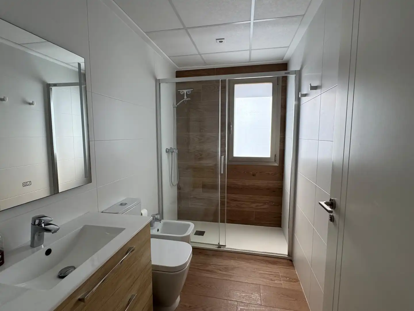 Bathroom of Houses for sale in La Pobla de Vallbona  with Air Conditioner, Private garden and Terrace