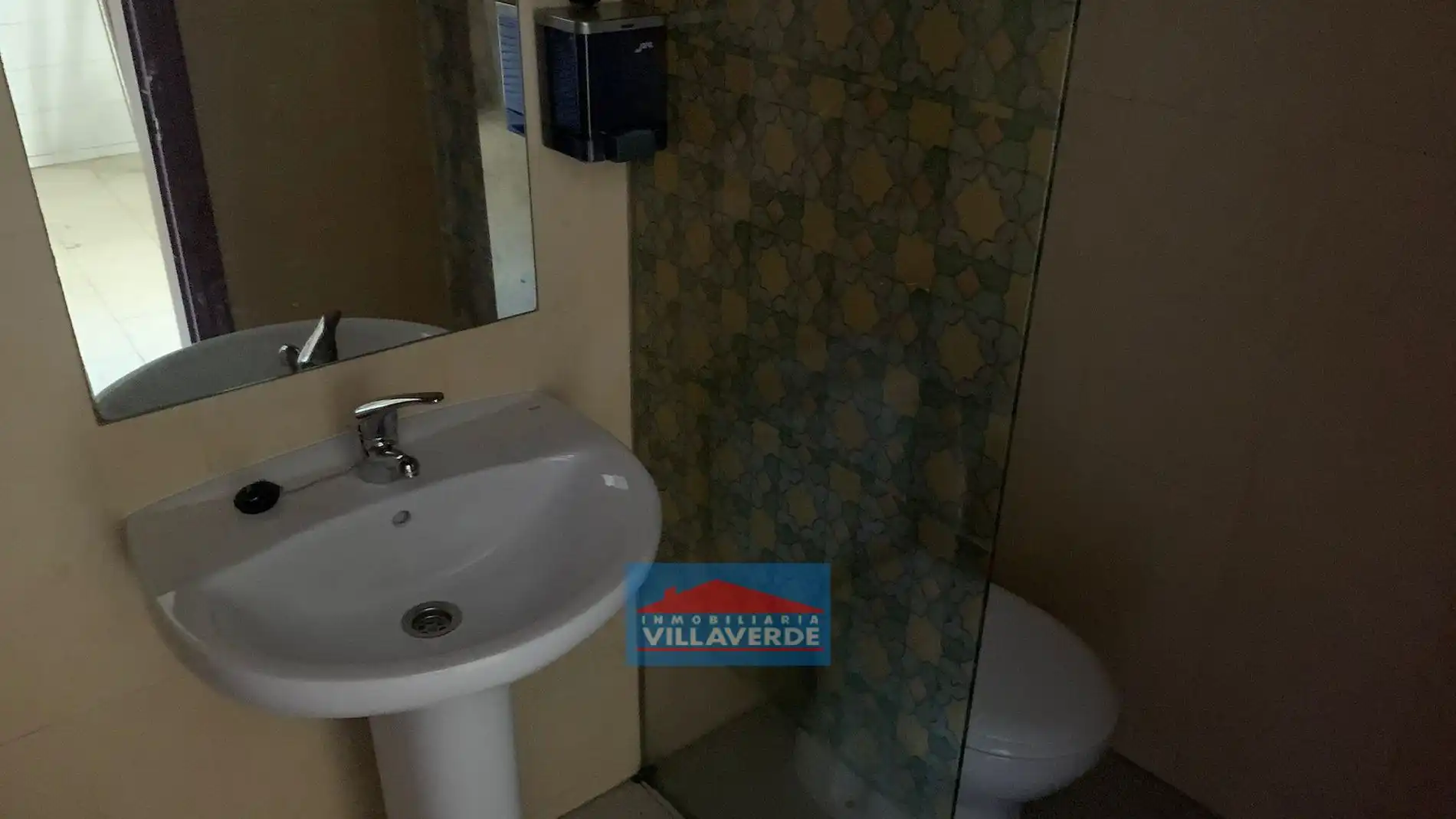 Badezimmer von Geschaftsraum zur Miete in Cangas 