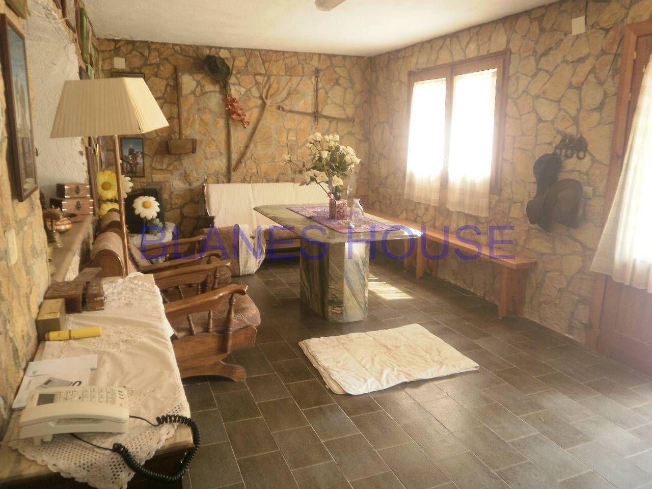 Sala d'estar de Finca rústica en venda en Fogars de la Selva amb Calefacció, Jardí privat i Terrassa