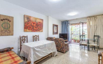 Living room of Flat for sale in  Granada Capital  with Terrace and Balcony