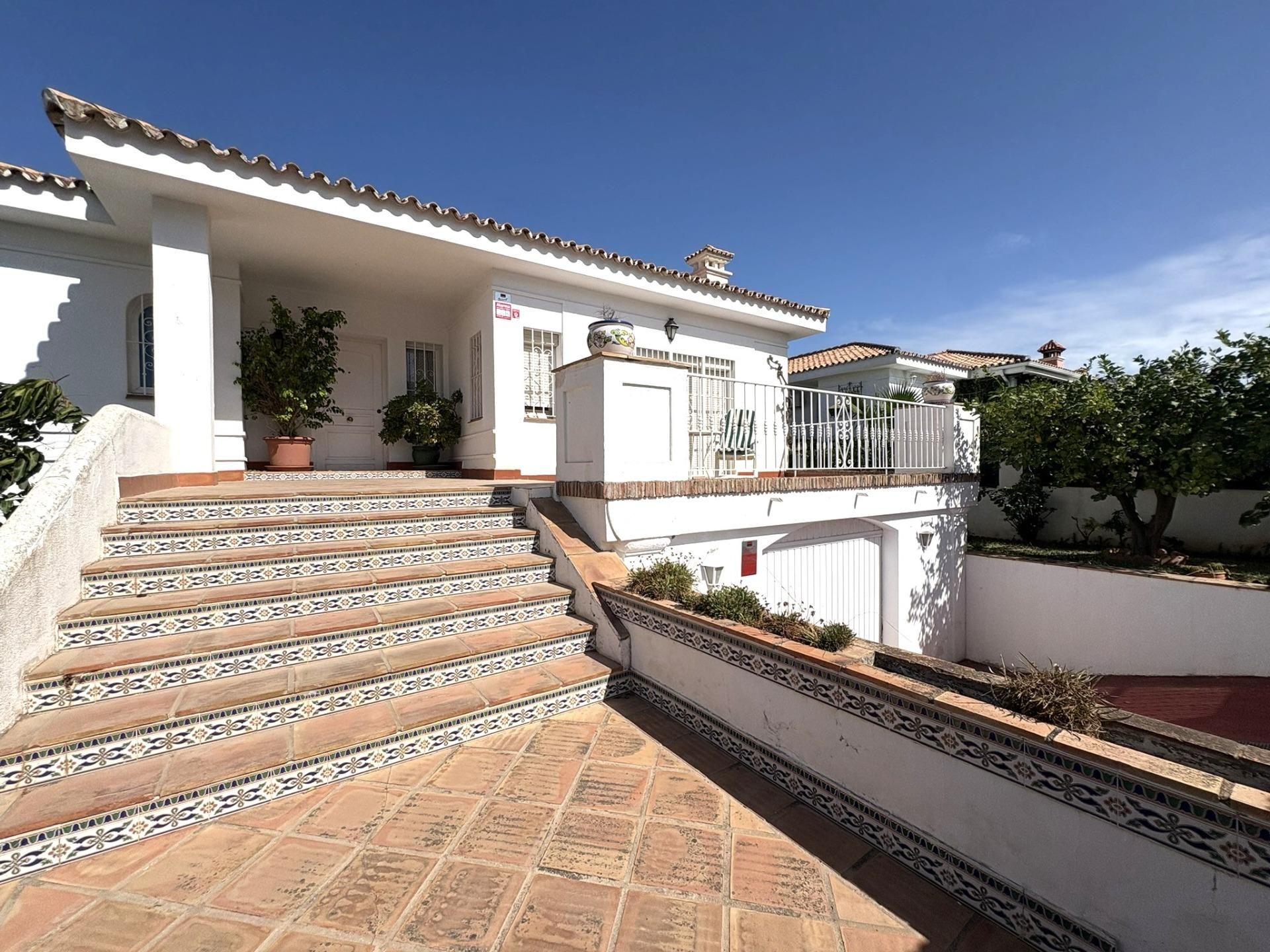 Exterior view of House or chalet for sale in Alhaurín de la Torre  with Air Conditioner, Heating and Private garden