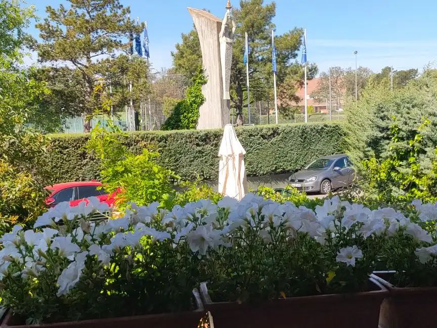 Adosado con piscina en venta en Paseo de las Perdices 9