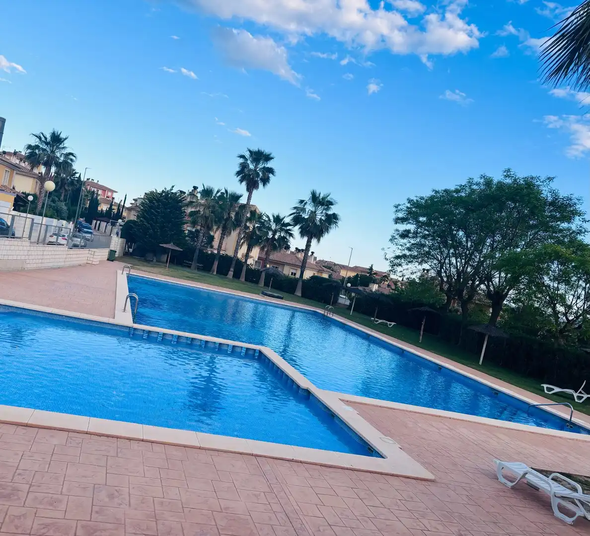 Piscina de Casa adosada de lloguer en Molina de Segura amb Aire condicionat, Jardí privat i Moblat