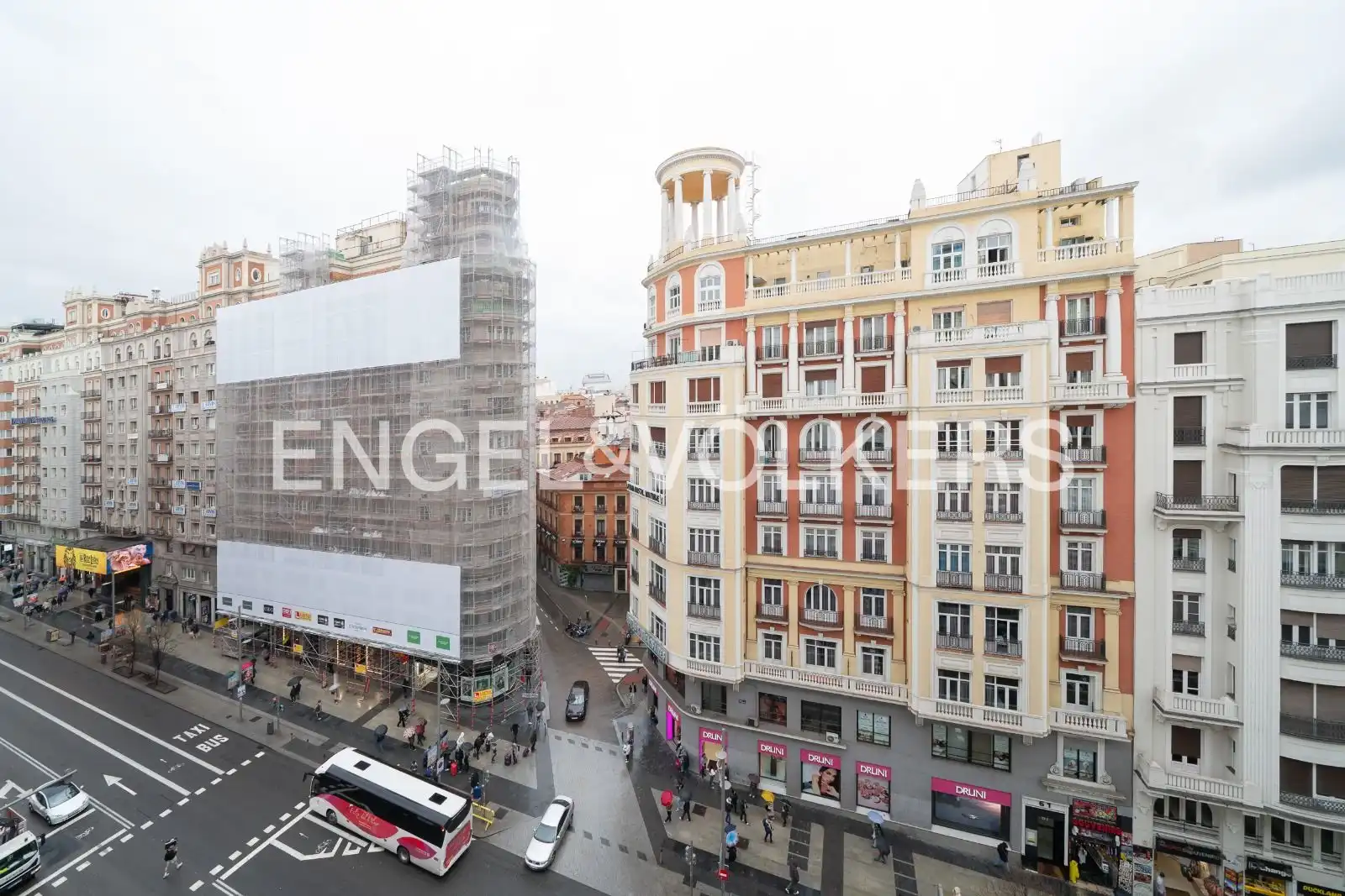 Exterior view of Flat for rent in Madrid  with Air Conditioner, Heating and Swimming Pool