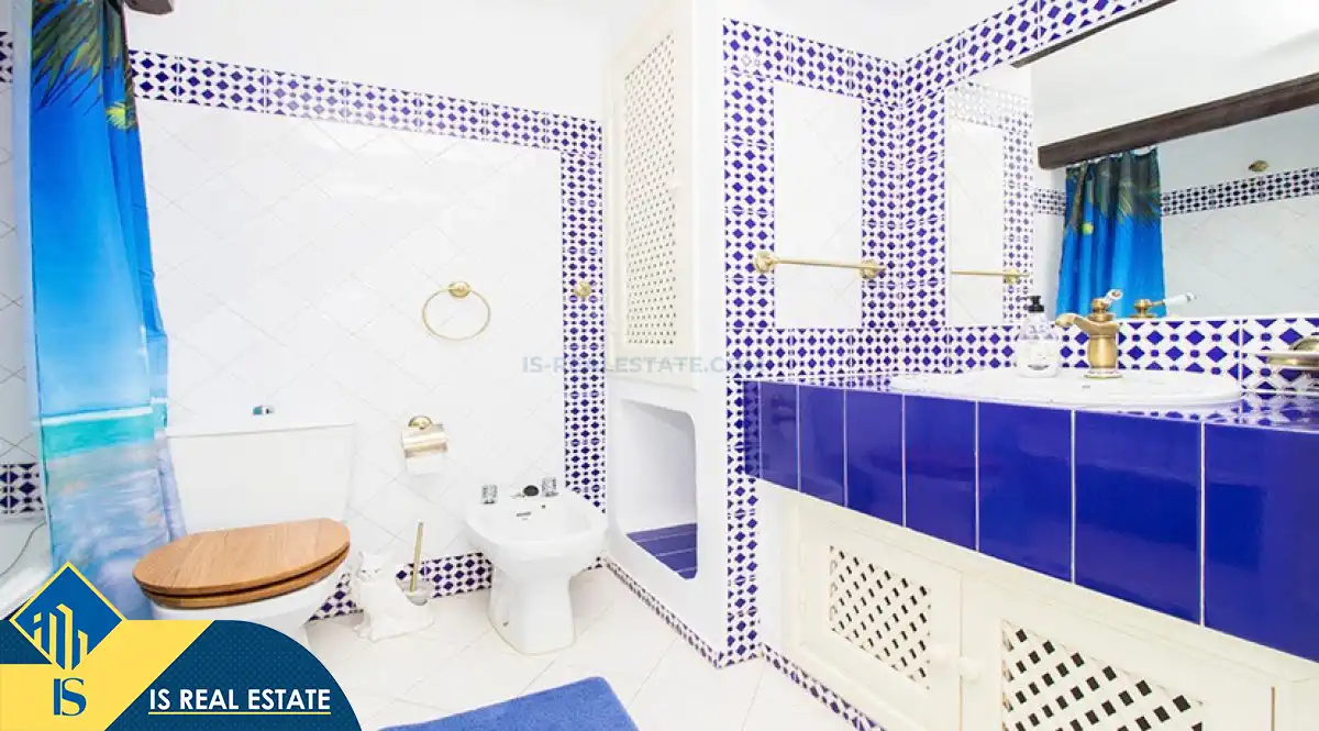 Bany de Apartament de lloguer en Torrevieja amb Aire condicionat, Calefacció i Terrassa