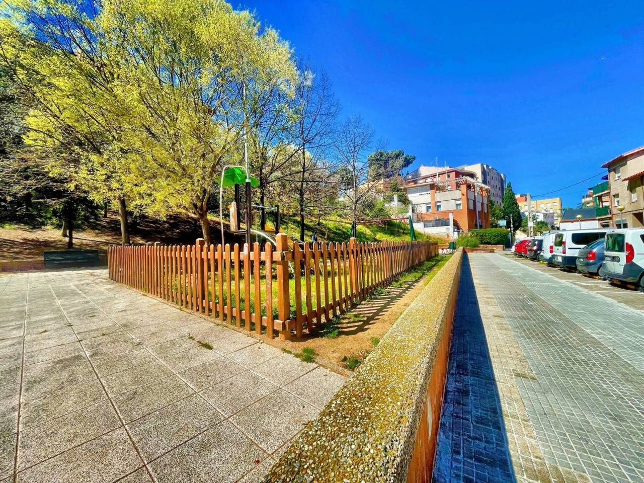 Vista exterior de Pis en venda en Cerdanyola del Vallès amb Moblat i Balcó