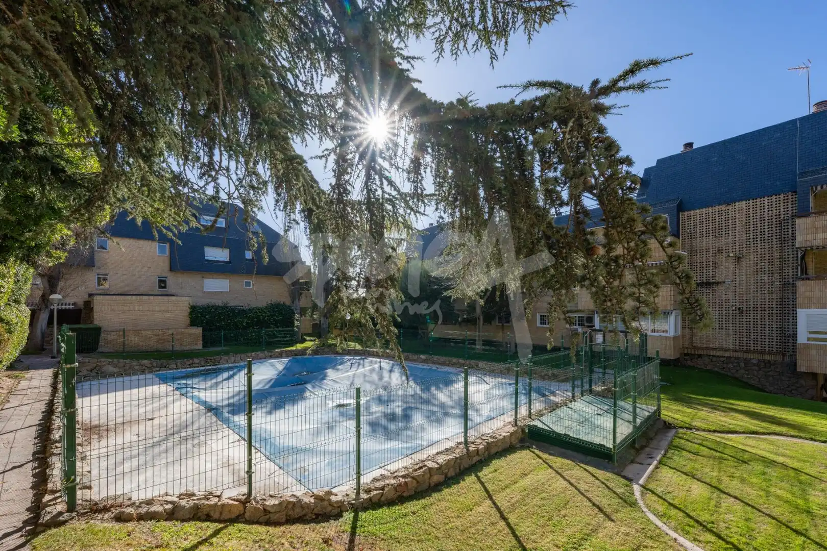 Piscina de Piso en venta en Majadahonda con Calefacción, Jardín privado y Terraza