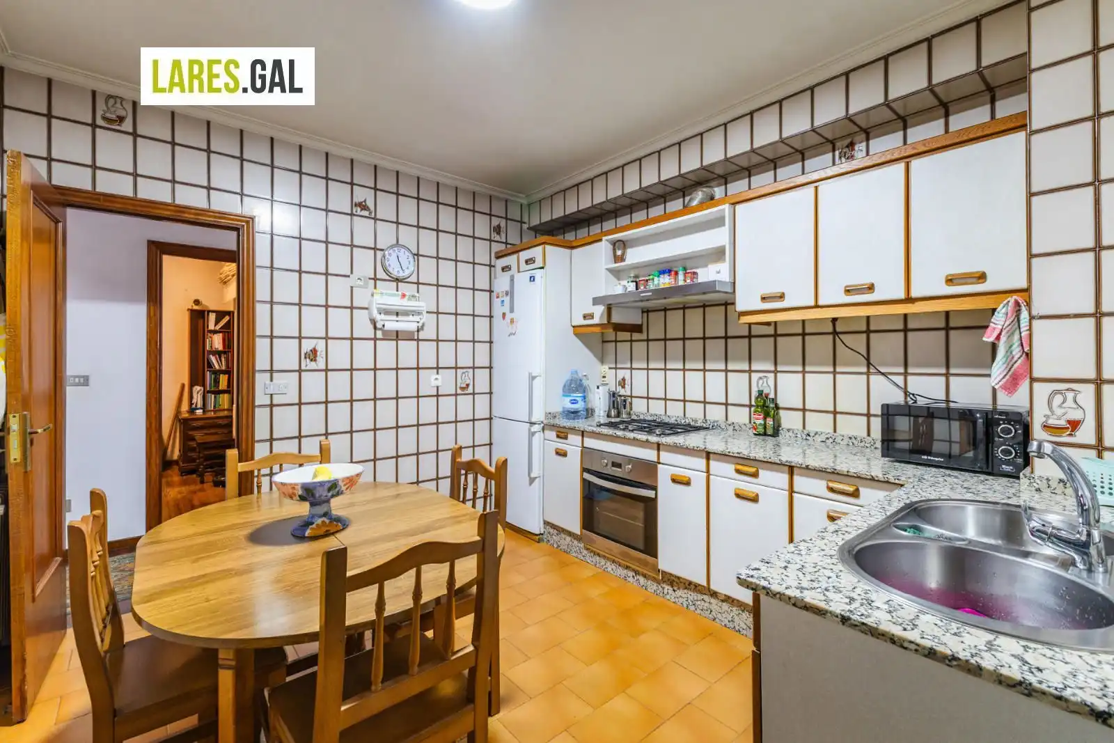 Cocina de Piso en venta en Cangas  con Calefacción, Terraza y Trastero