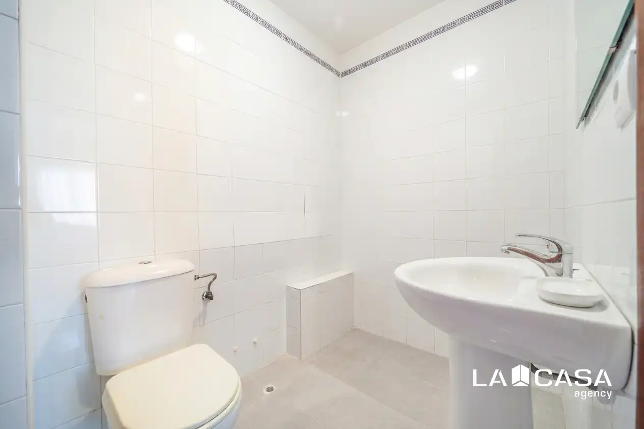 Bany de Pis en venda en Dos Hermanas amb Terrassa, Piscina i Balcó