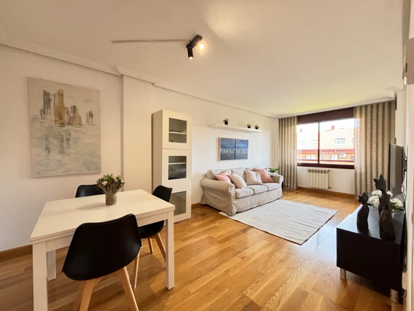 Wohnzimmer von Wohnung zum Verkauf in Majadahonda mit Klimaanlage, Heizung und Privatgarten