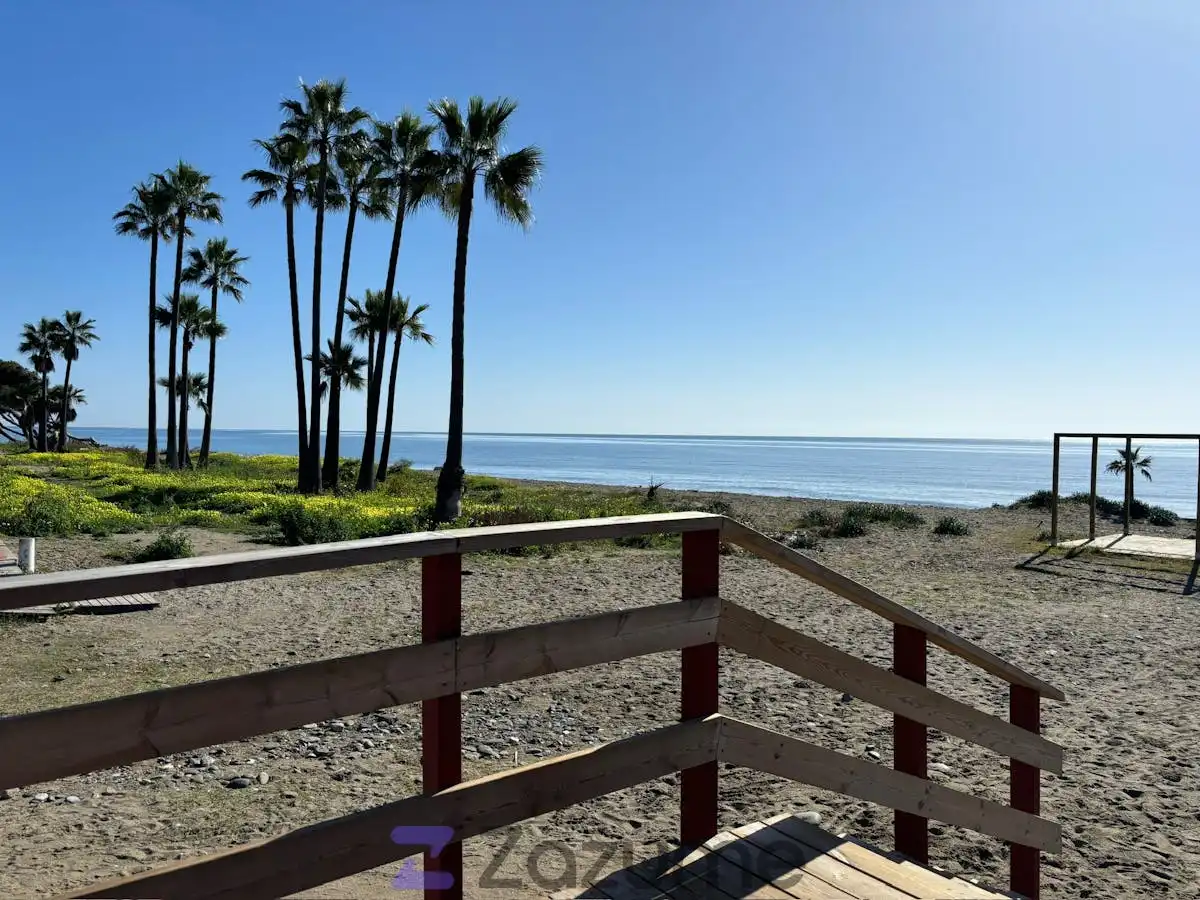 Vista exterior de Piso de alquiler en Estepona con Aire acondicionado, Jardín privado y Piscina
