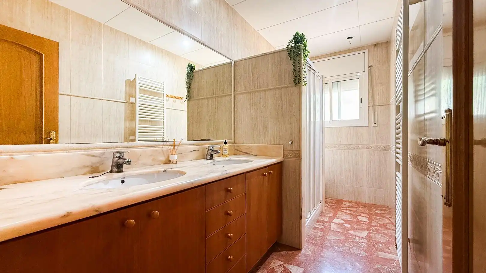 Baño de Casa o chalet en venta en Vallirana con Calefacción, Jardín privado y Terraza