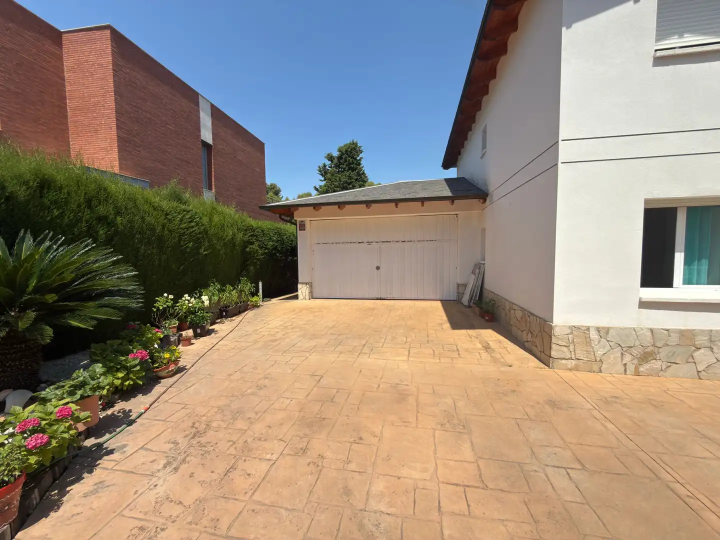 Aparcament de Casa o xalet en venda en Sant Boi de Llobregat amb Calefacció, Jardí privat i Parquet