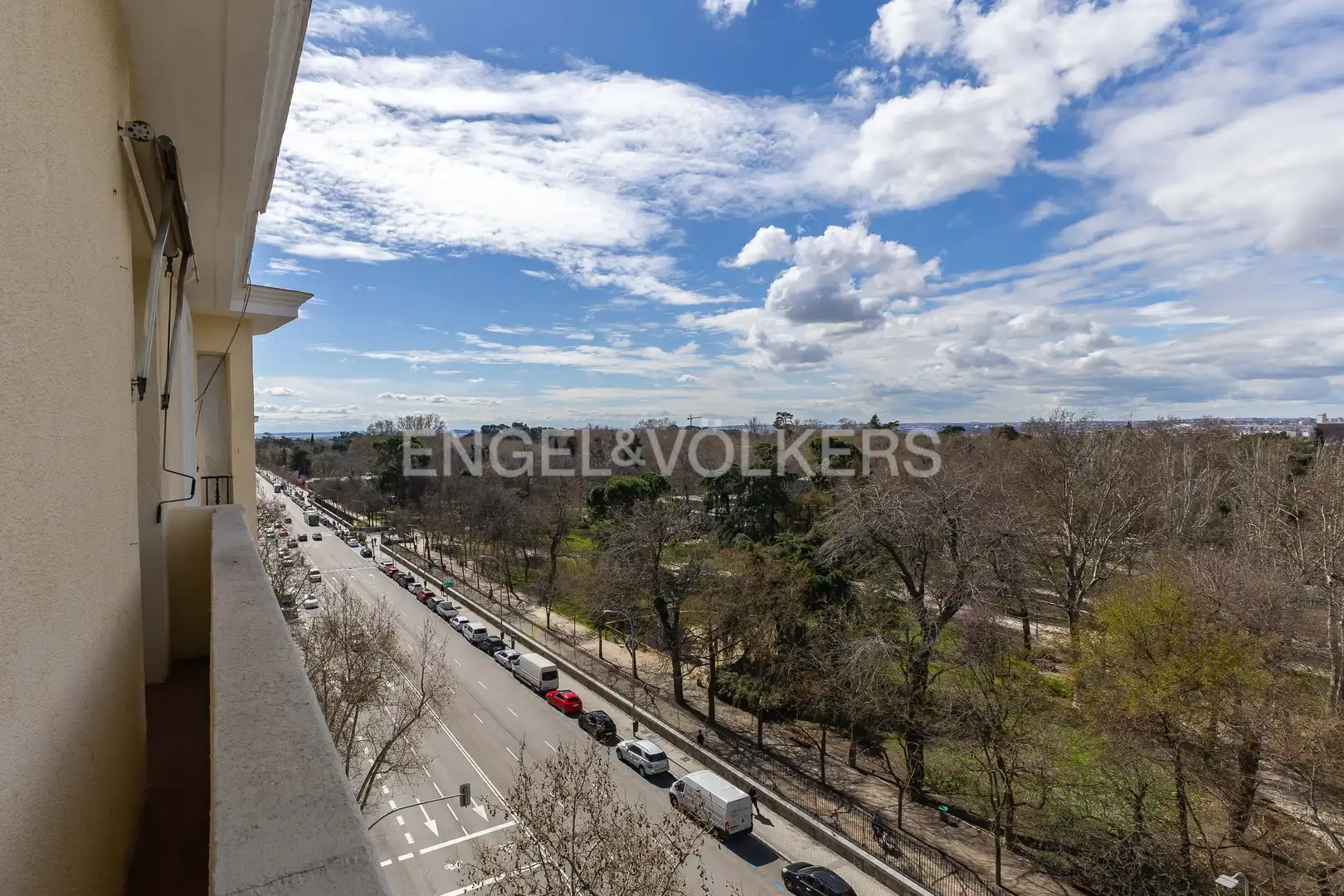 Außenansicht von Wohnung zur Miete in Madrid mit Klimaanlage, Heizung und Parkett