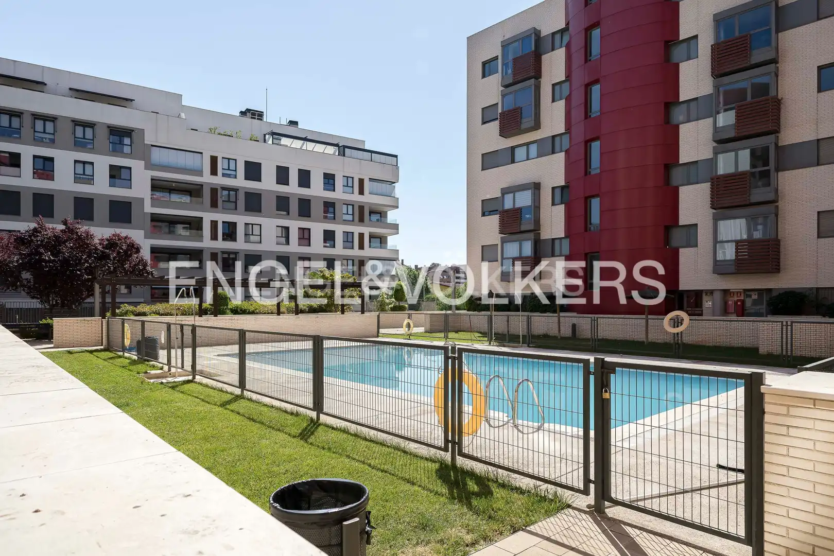 Piscina de Pis en venda en Madrid amb Aire condicionat i Calefacció