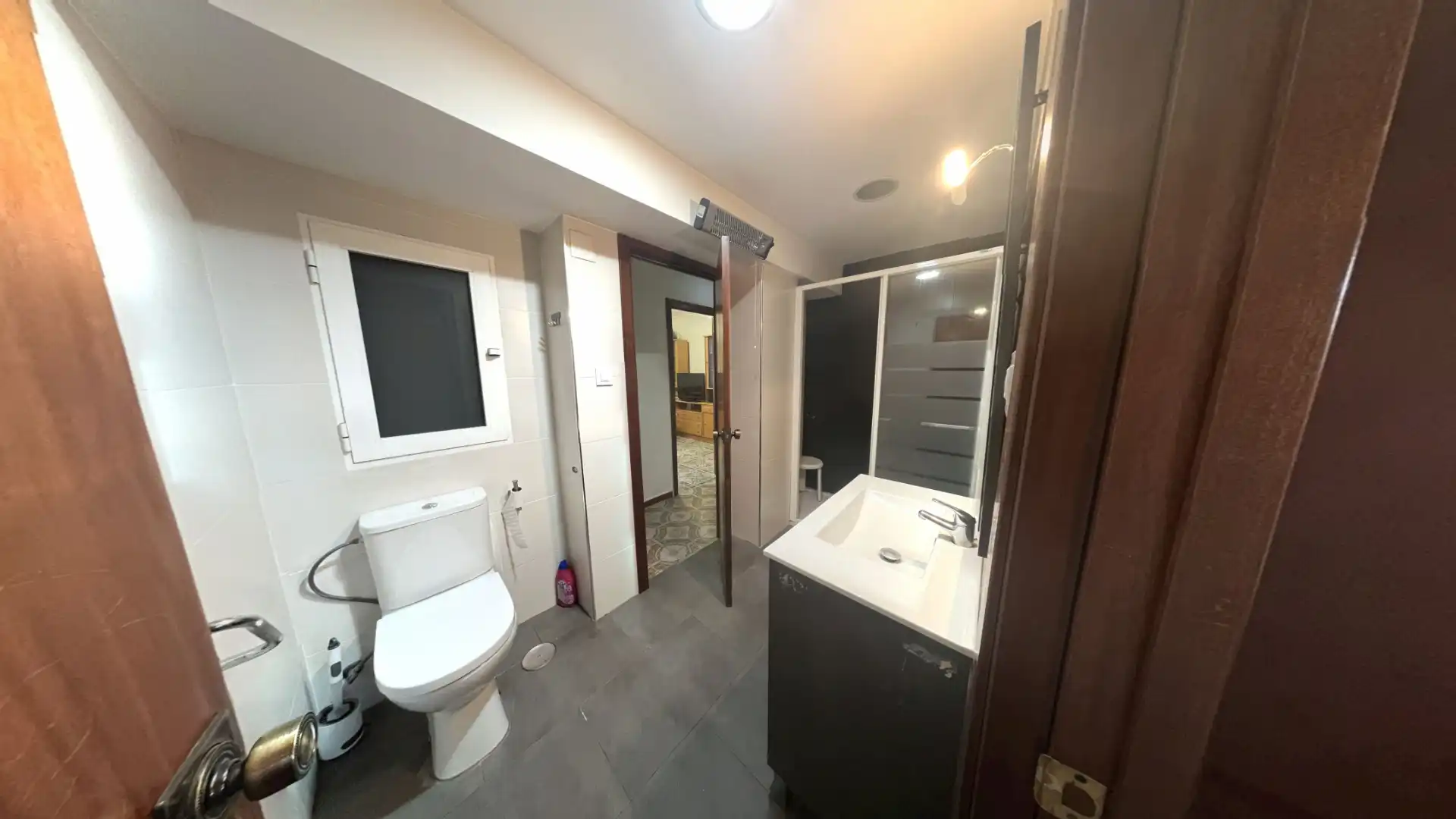 Badezimmer von Wohnung zum Verkauf in Alicante / Alacant mit Klimaanlage, Heizung und Möbliert