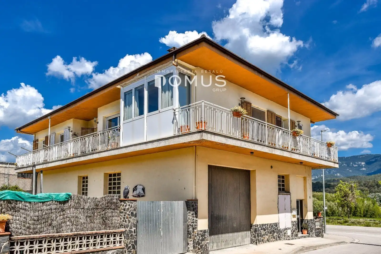 Vista exterior de Casa o chalet en venta en Besalú con Jardín privado, Terraza y Trastero