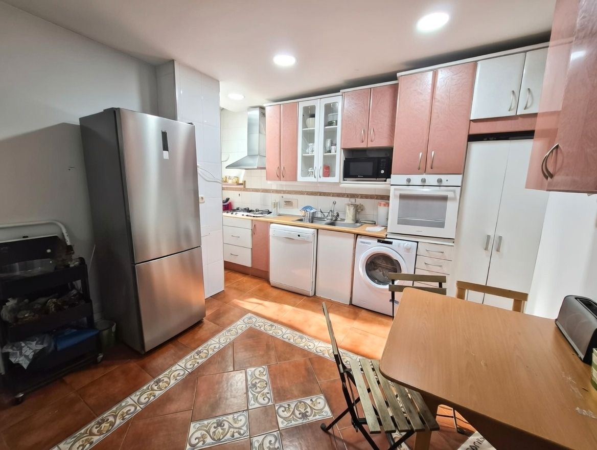 Kitchen of Flat for sale in  Madrid Capital  with Heating, Parquet flooring and Furnished