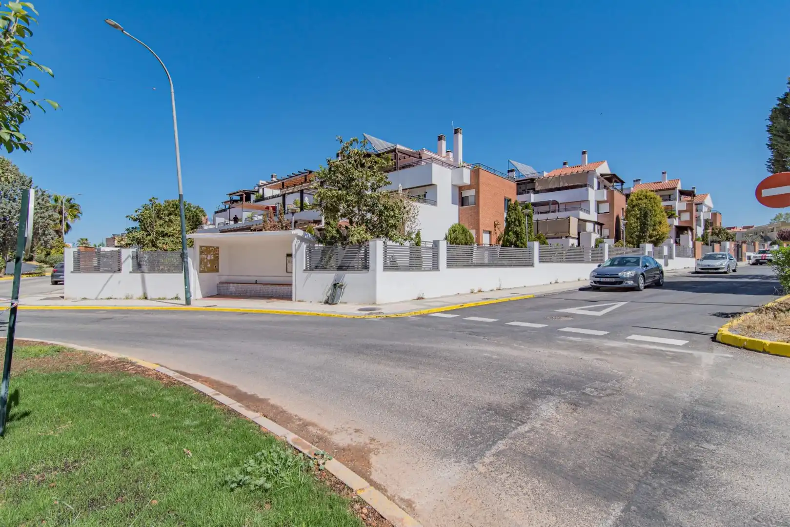 Vista exterior de Pis en venda en Albolote amb Jardí privat, Terrassa i Moblat