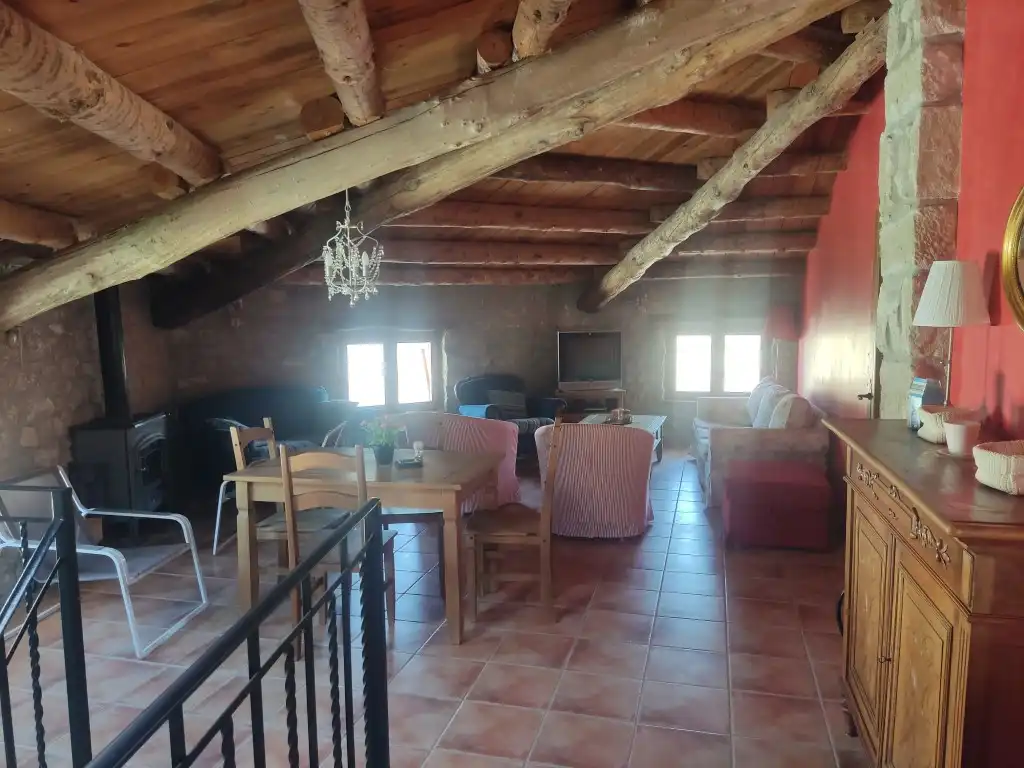 Sala de estar de Finca rústica en venta en Valdeltormo con Calefacción, Jardín privado y Terraza