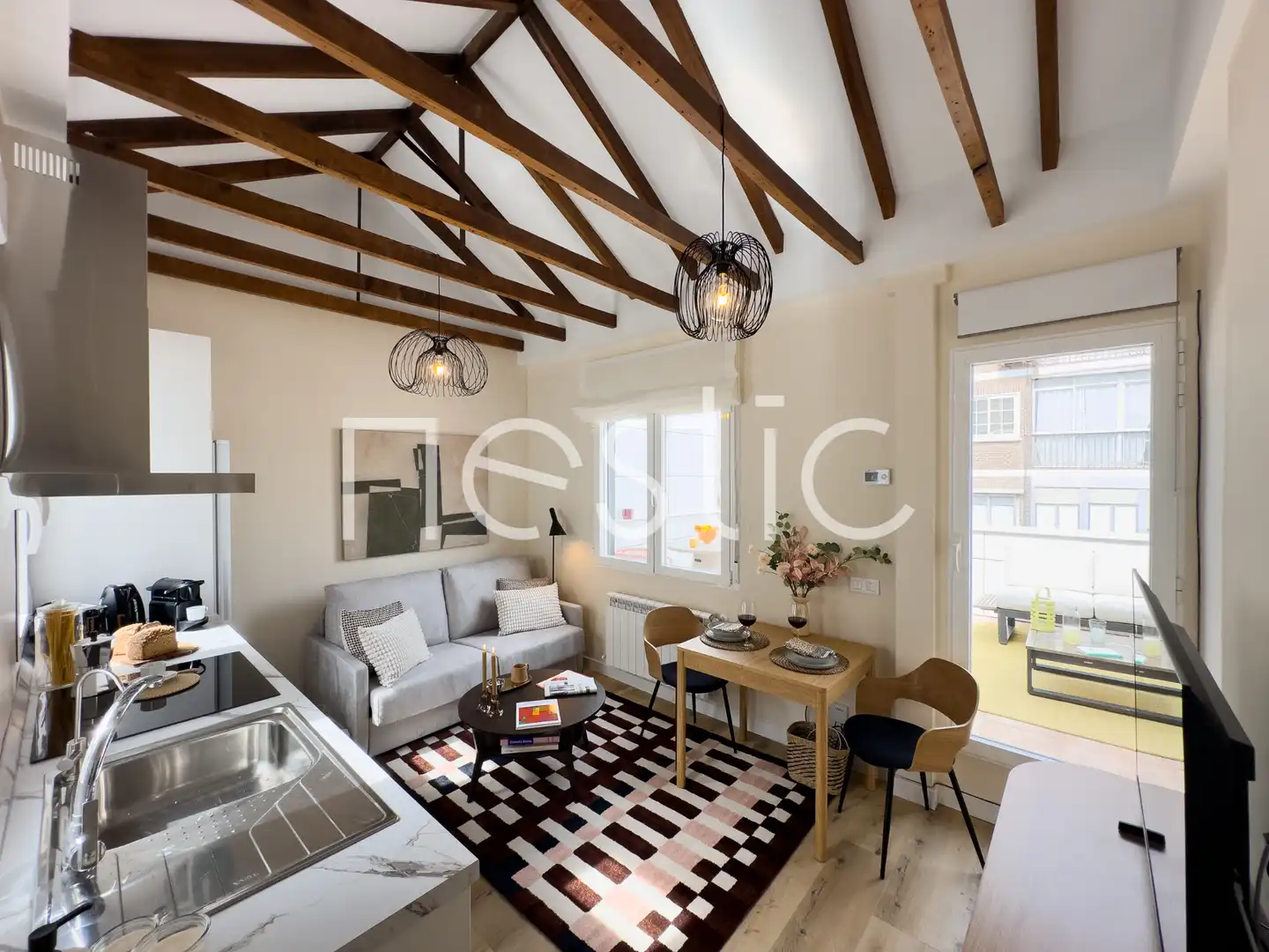 Sala d'estar de Apartament de lloguer en  Madrid Capital amb Calefacció, Terrassa i Moblat