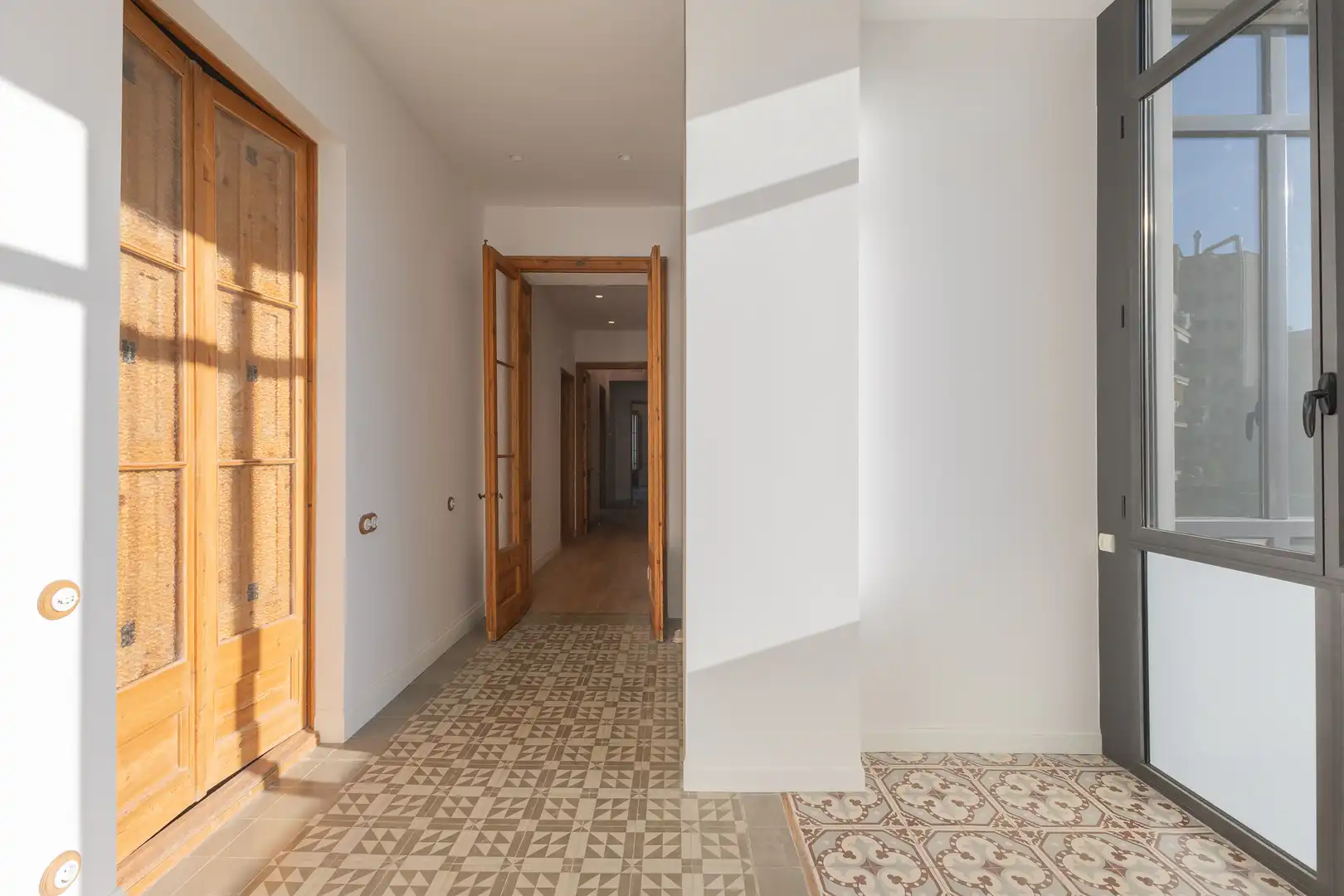 Wohnung zum Verkauf in Barcelona mit Klimaanlage, Heizung und Balkon