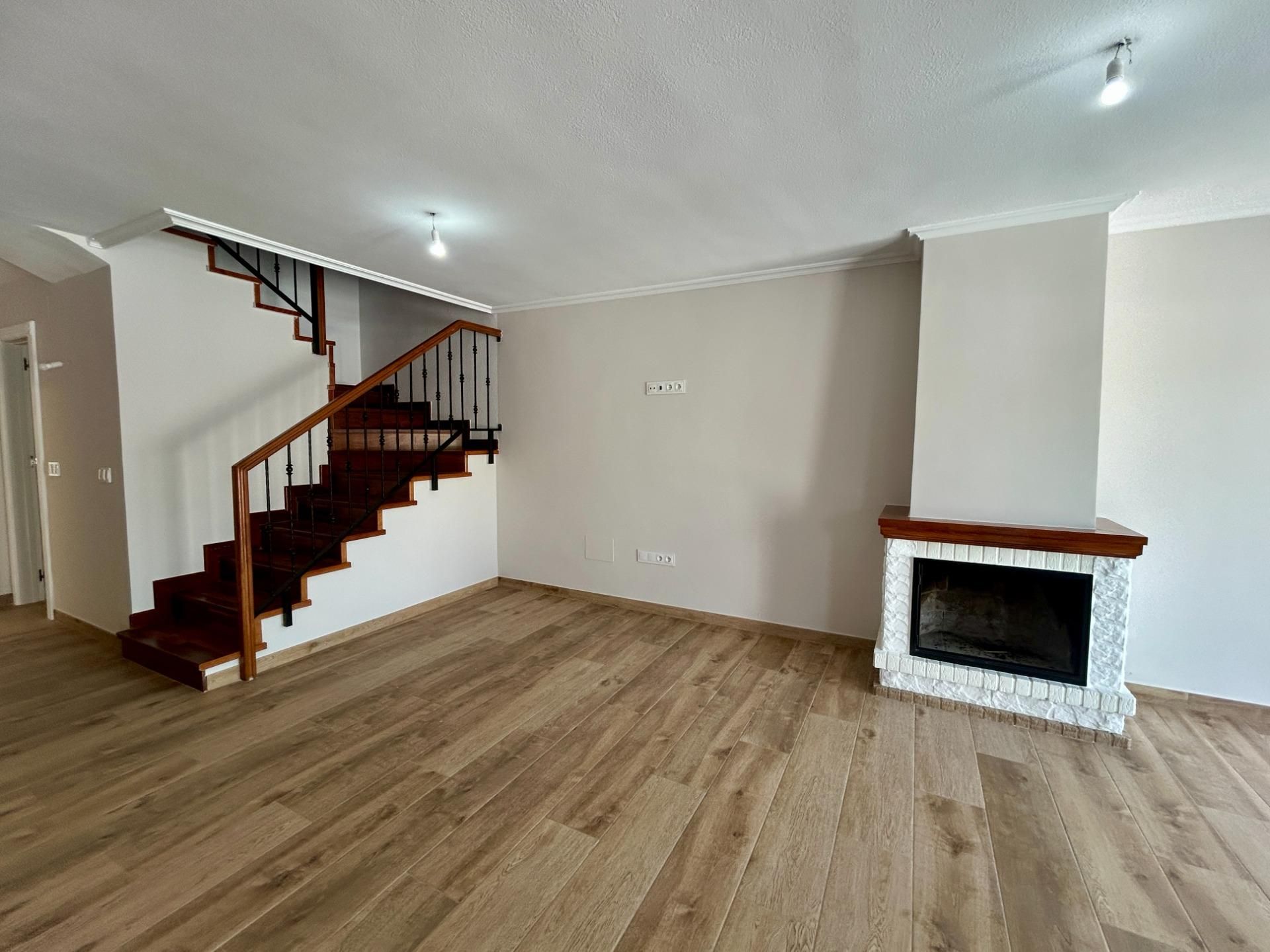 Casa adosada en venta en Dolores con Parquet y Terraza