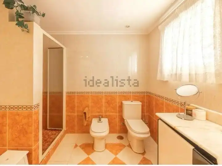 Baño de Casa adosada en venta en Alicante / Alacant con Aire acondicionado, Calefacción y Jardín privado