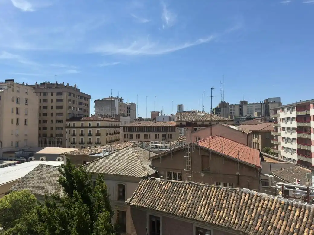 Vista exterior de Dúplex en venda en Zaragoza amb Calefacció i Terrassa