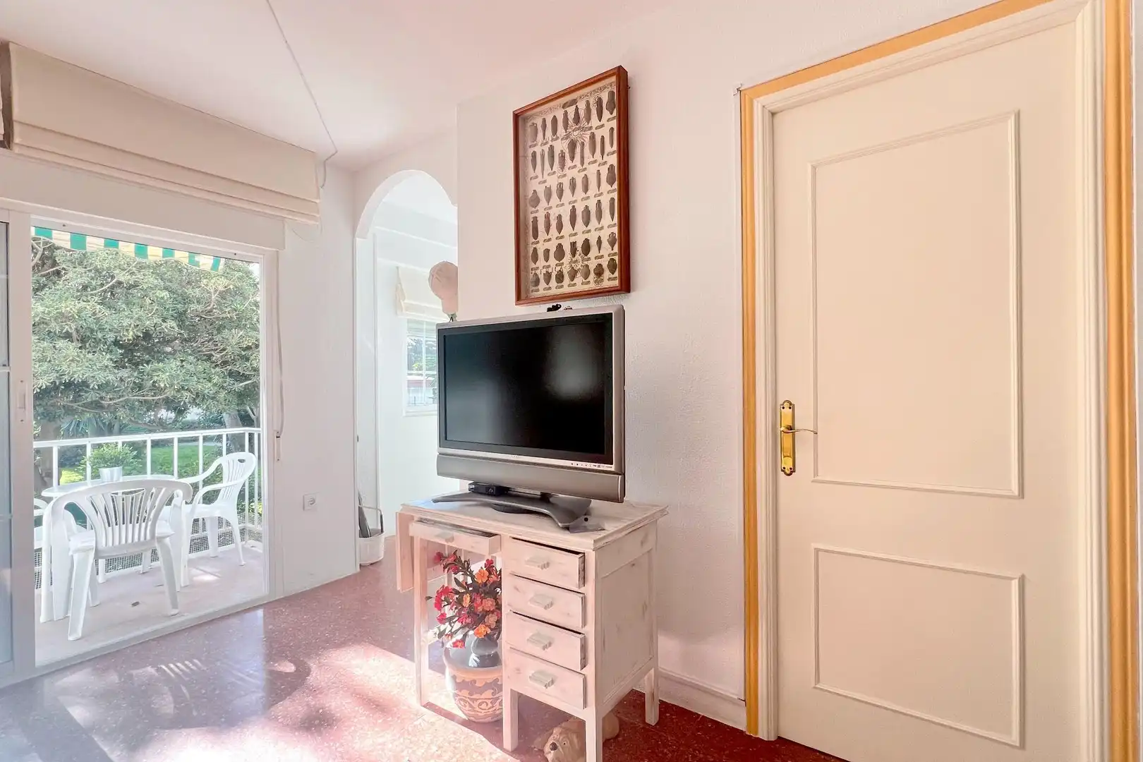 Piso en venta en Calle CIUDAD DE PORCUNA, La Carihuela - Los Nidos