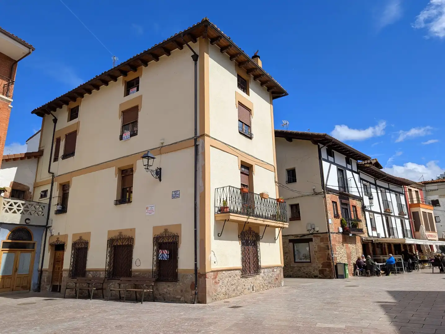 Edifici en venda a Plaza Conde de Torremúzquiz, Ezcaray