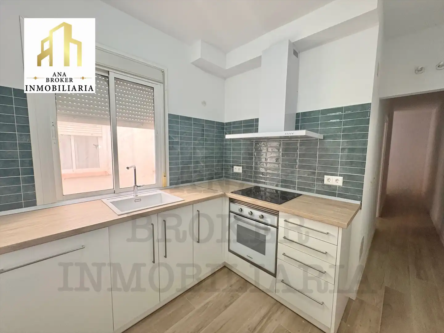 Cuina de Apartament en venda en Ronda amb Balcó