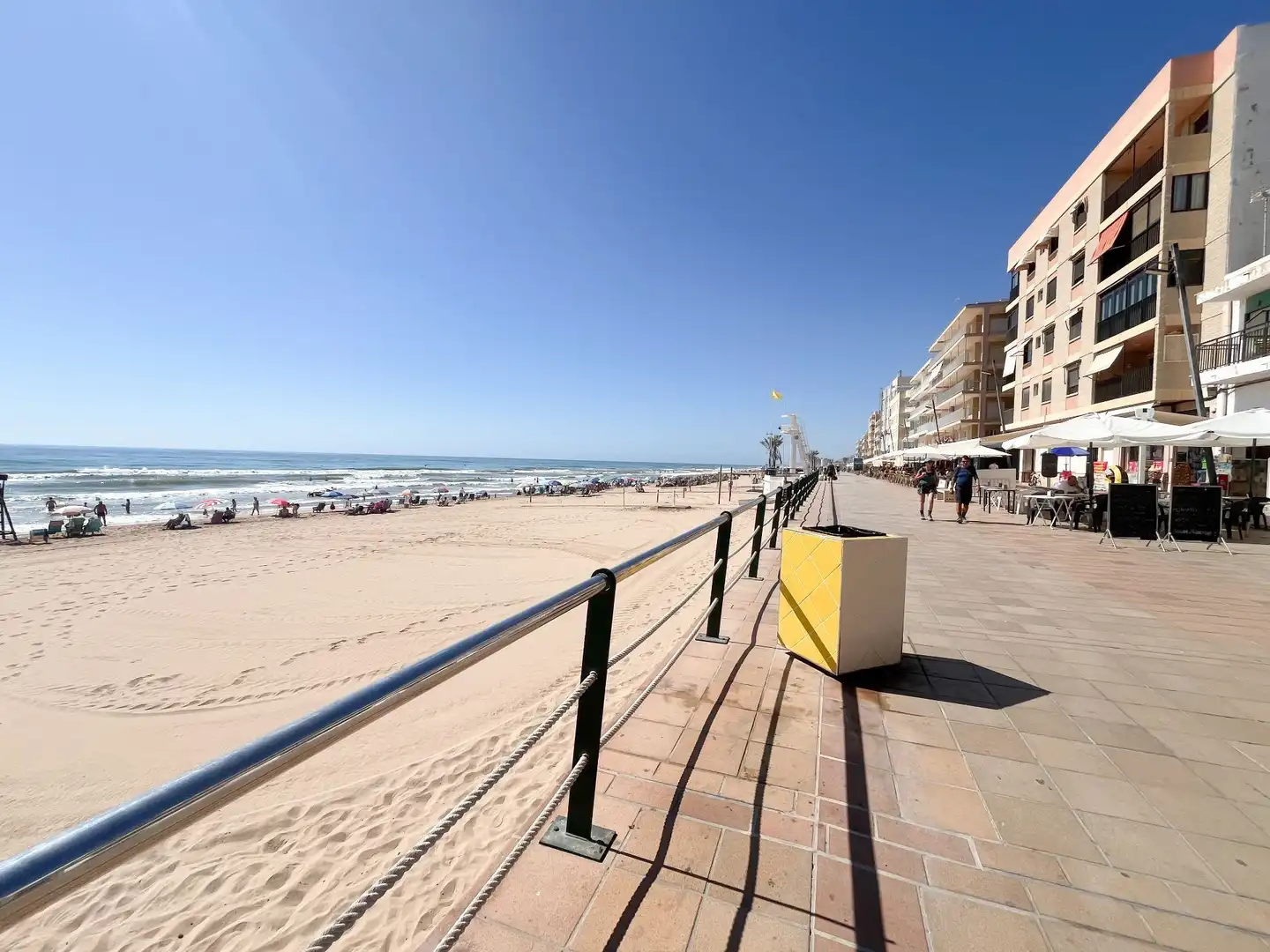 Vista exterior de Piso en venta en Guardamar del Segura con Terraza, Trastero y Amueblado