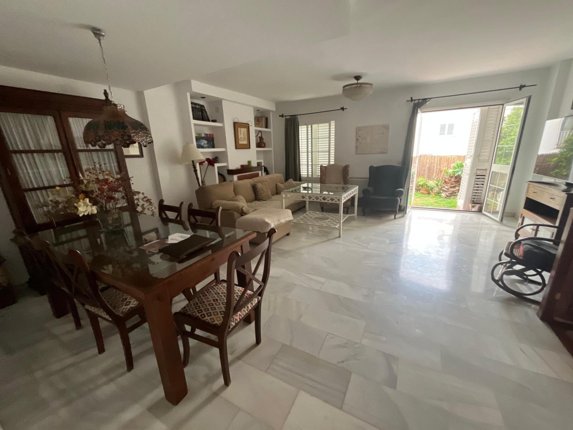 Sala d'estar de Casa adosada en venda en Mairena del Aljarafe