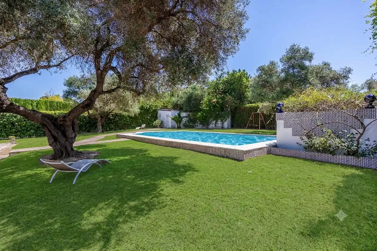 Piscina de Casa o xalet en venda en Mairena del Aljarafe amb Aire condicionat, Jardí privat i Terrassa