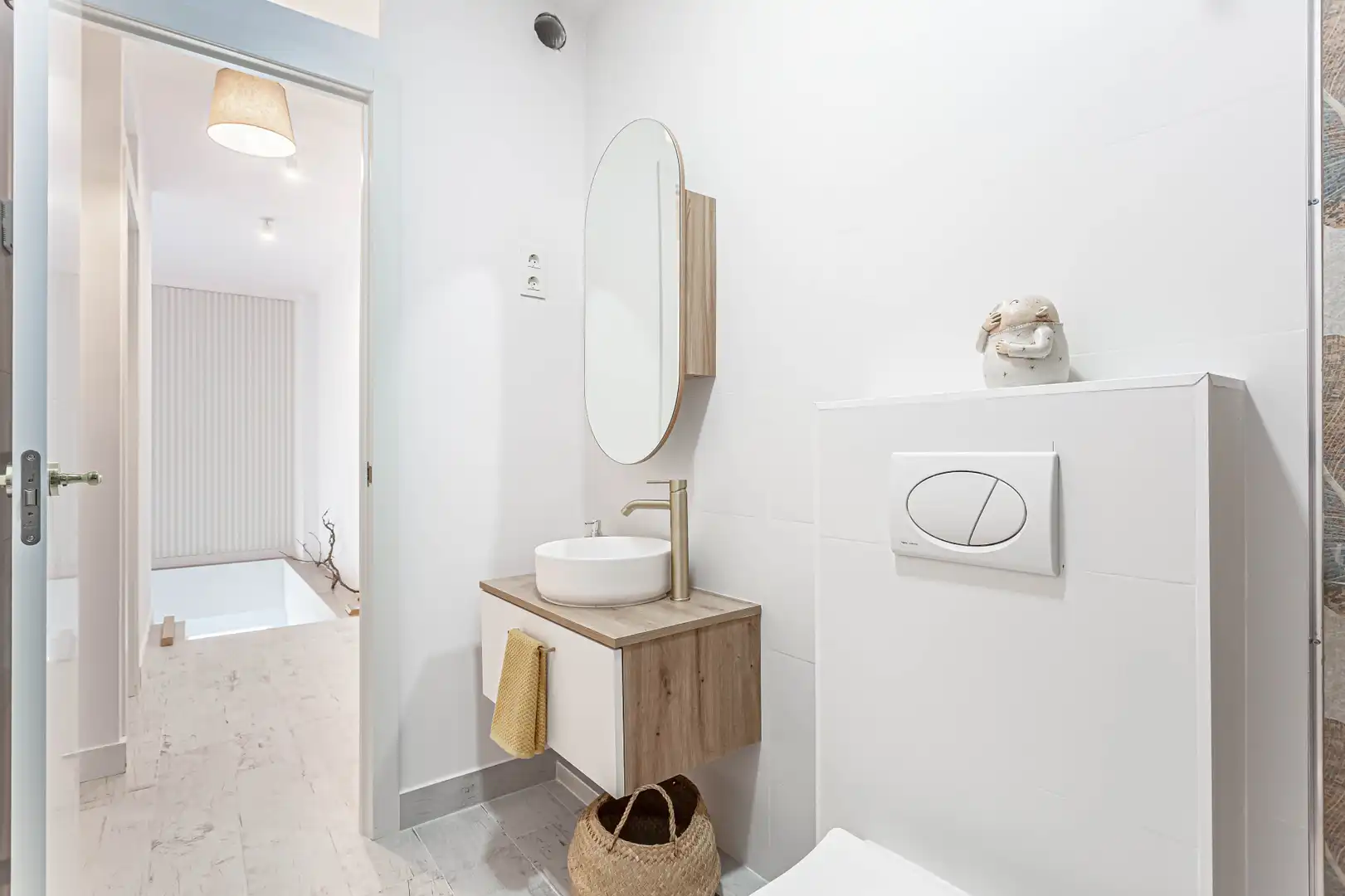 Bathroom of Flat for rent in Madrid  with Air Conditioner, Heating and Parquet flooring