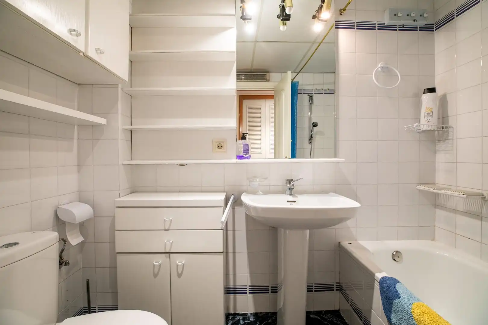 Badezimmer von Wohnung zum Verkauf in Aisa mit Heizung, Terrasse und Abstellraum