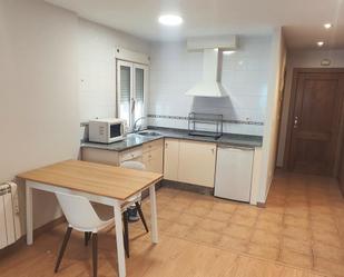 Cuina de Apartament de lloguer en Ponferrada amb Calefacció, Parquet i Moblat