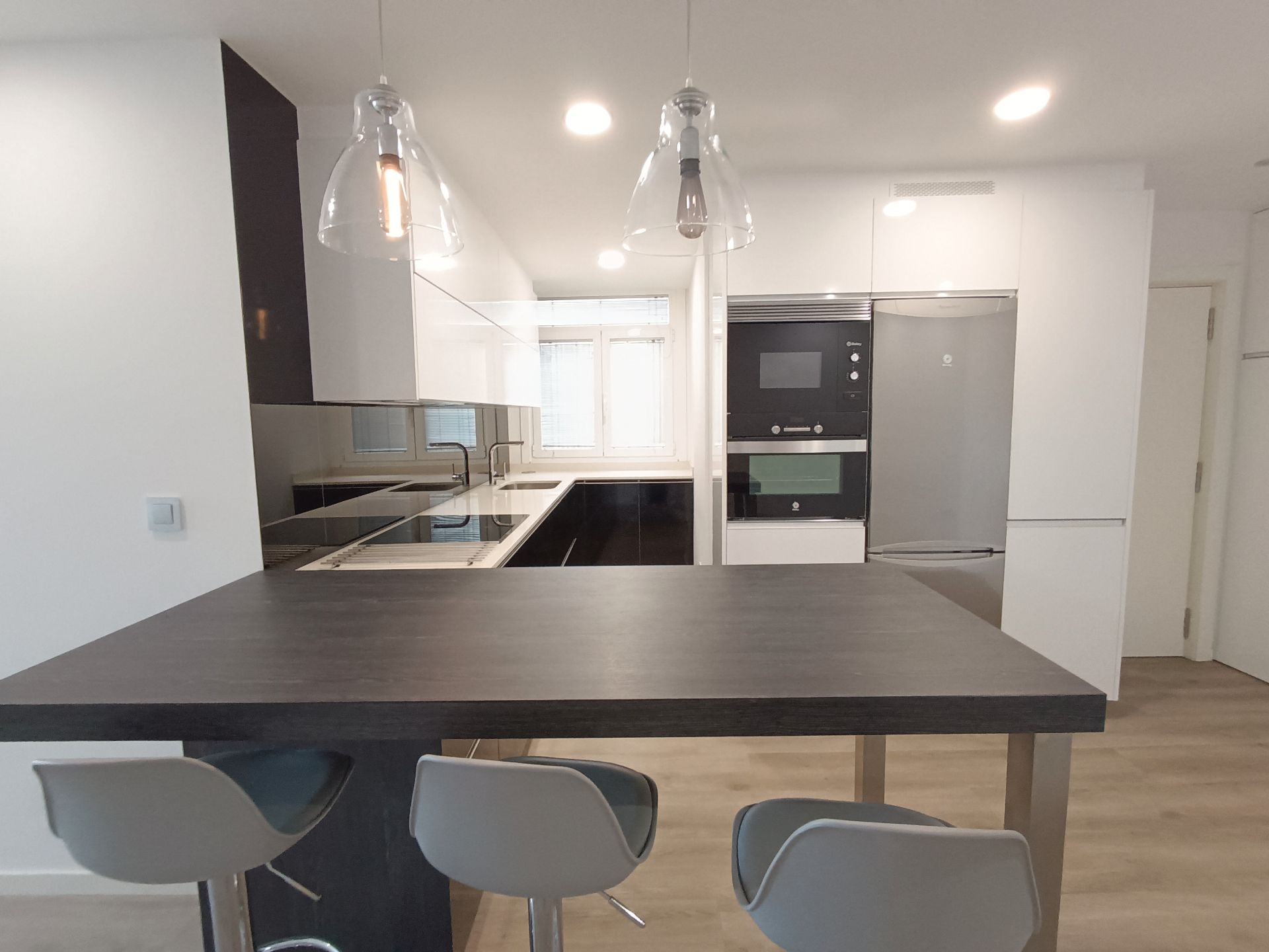 Cocina de Apartamento de alquiler en Pontevedra Capital  con Calefacción, Amueblado y Horno