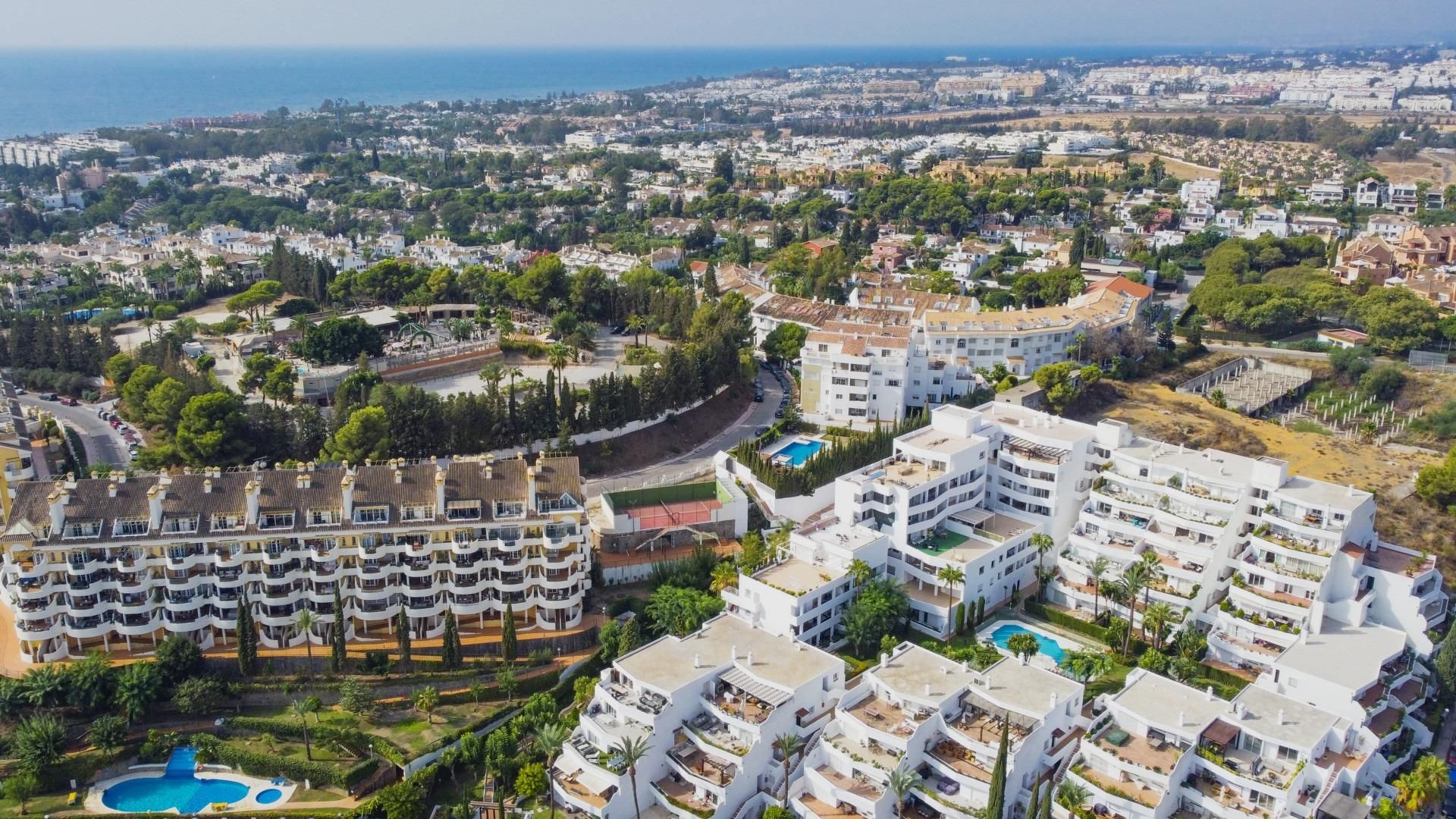 Vista exterior de Apartament en venda en Marbella amb Aire condicionat, Jardí privat i Terrassa