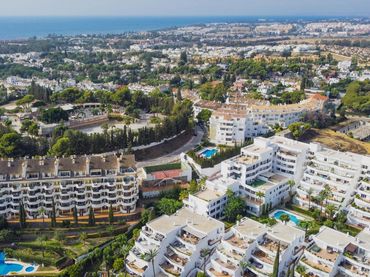 Apartment with pool for sale in Nueva Andalucía