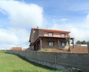 Exterior view of House or chalet for sale in Malpica de Bergantiños  with Private garden, Parquet flooring and Furnished