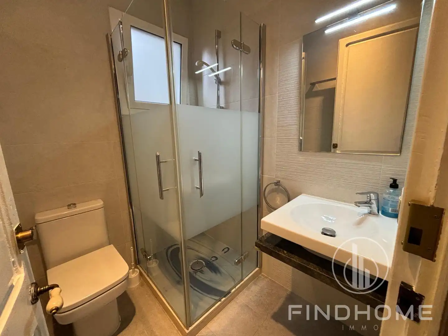Bathroom of Flat for sale in Olot  with Air Conditioner, Heating and Terrace