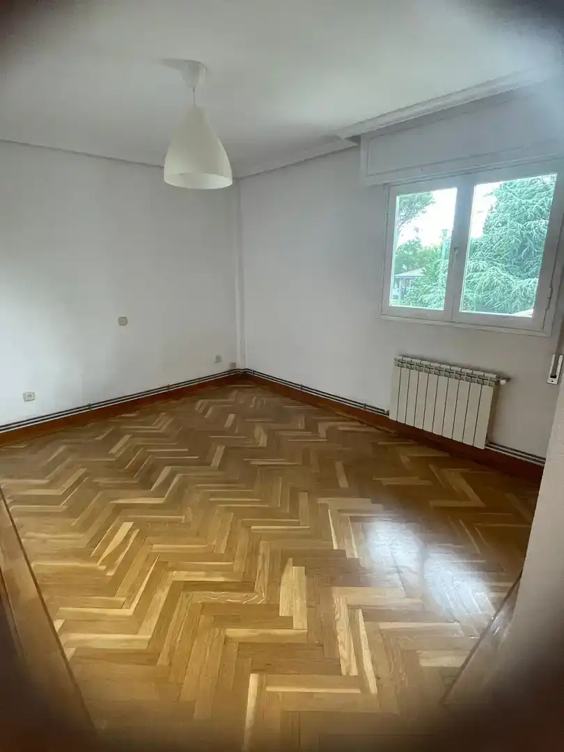 Habitación de Ático en venta en Pozuelo de Alarcón con Parquet