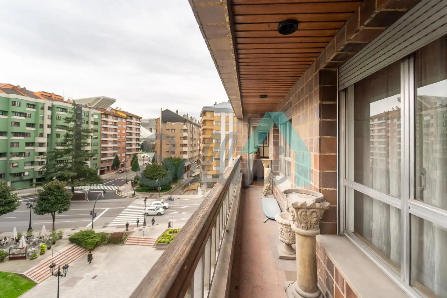 Vista exterior de Piso en venta en Oviedo  con Calefacción, Parquet y Terraza