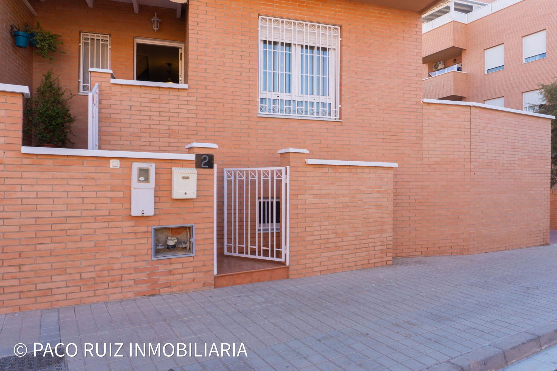 Vista exterior de Casa adosada en venda en  Almería Capital amb Aire condicionat, Terrassa i Balcó