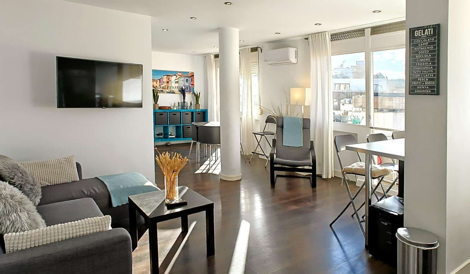 Living room of Apartment to share in  Palma de Mallorca  with Air Conditioner and Terrace
