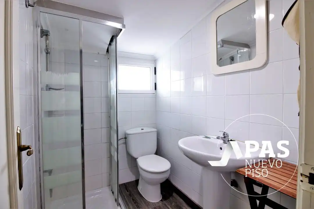 Baño de Piso en venta en Santander con Alarma